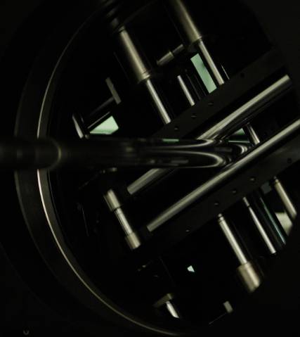 Spawający mężczyzna