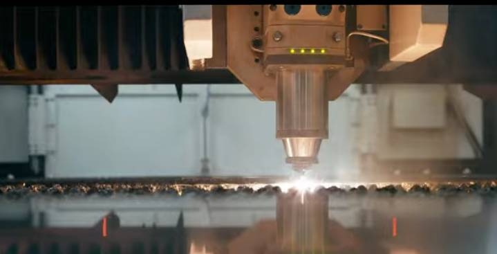 Cięcie grubych blach przez wycinarkę laserową