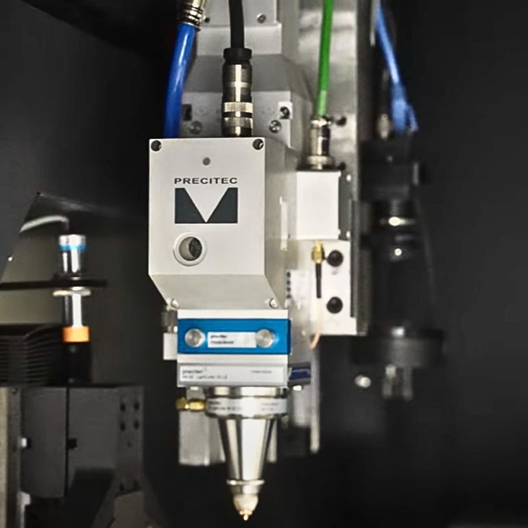 fotografia przedstawiająca nowoczesne technologie, elektronikę w wycinarkach