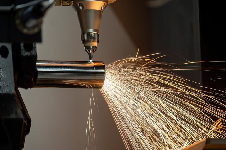 Głowica laserowa do cięcia metalu – jak działa?